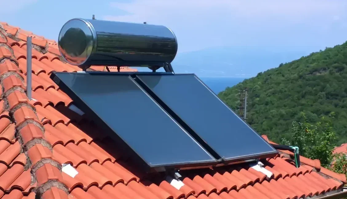 You are currently viewing Pourquoi Choisir un Système Solaire Combiné ? Découvrez les Incroyables Avantages, Efficacité, Coûts et Rentabilité